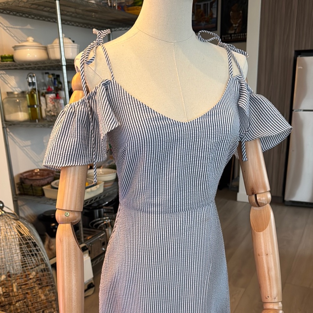 NEW Wayf Seersucker Blue Ruffle Hem Dress SzXS - Picture 6 of 11